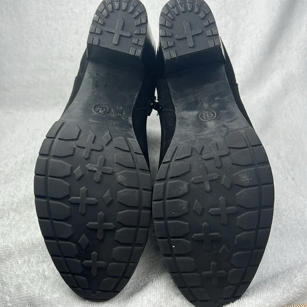 Target Elegant Black Ankle Boots - too high of a heel for me - Picture 6 of 6